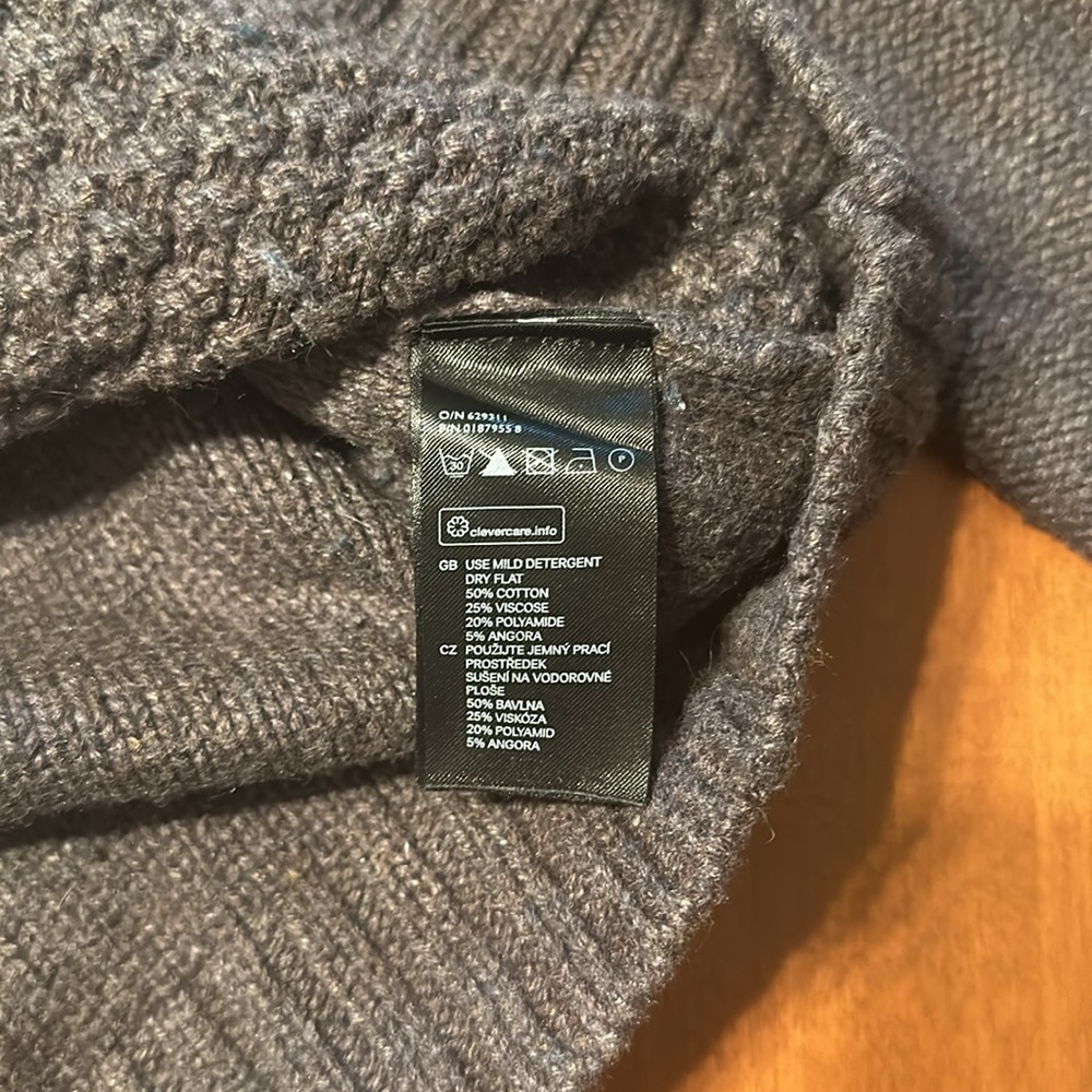 Sweater - Picture 5 of 5